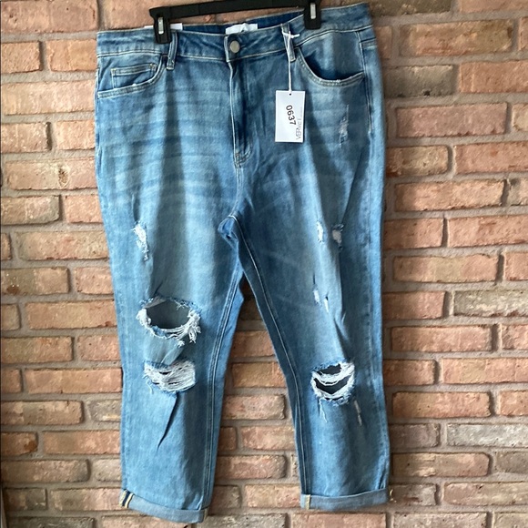Distressed Blue Jeans Size 16 NWT - Picture 1 of 12